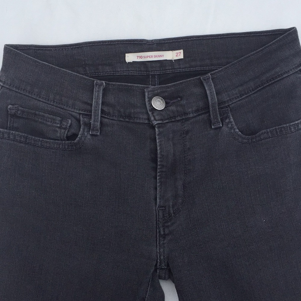 Levi's skinny black jeans ripped knees raw hem - Picture 3 of 7